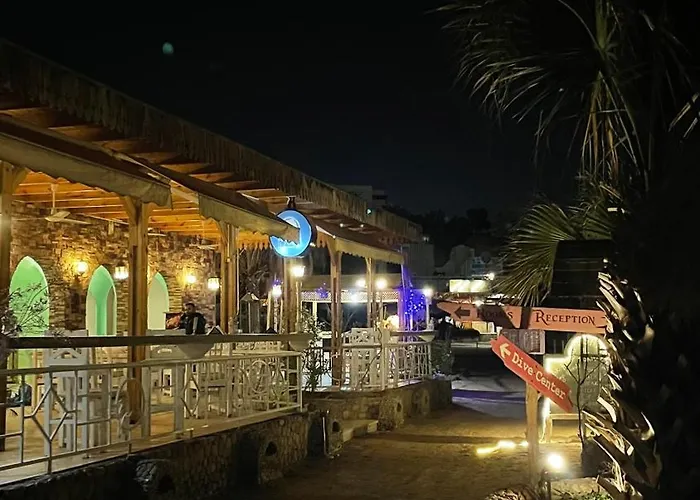 Sunshine Divers Club & Hotel *